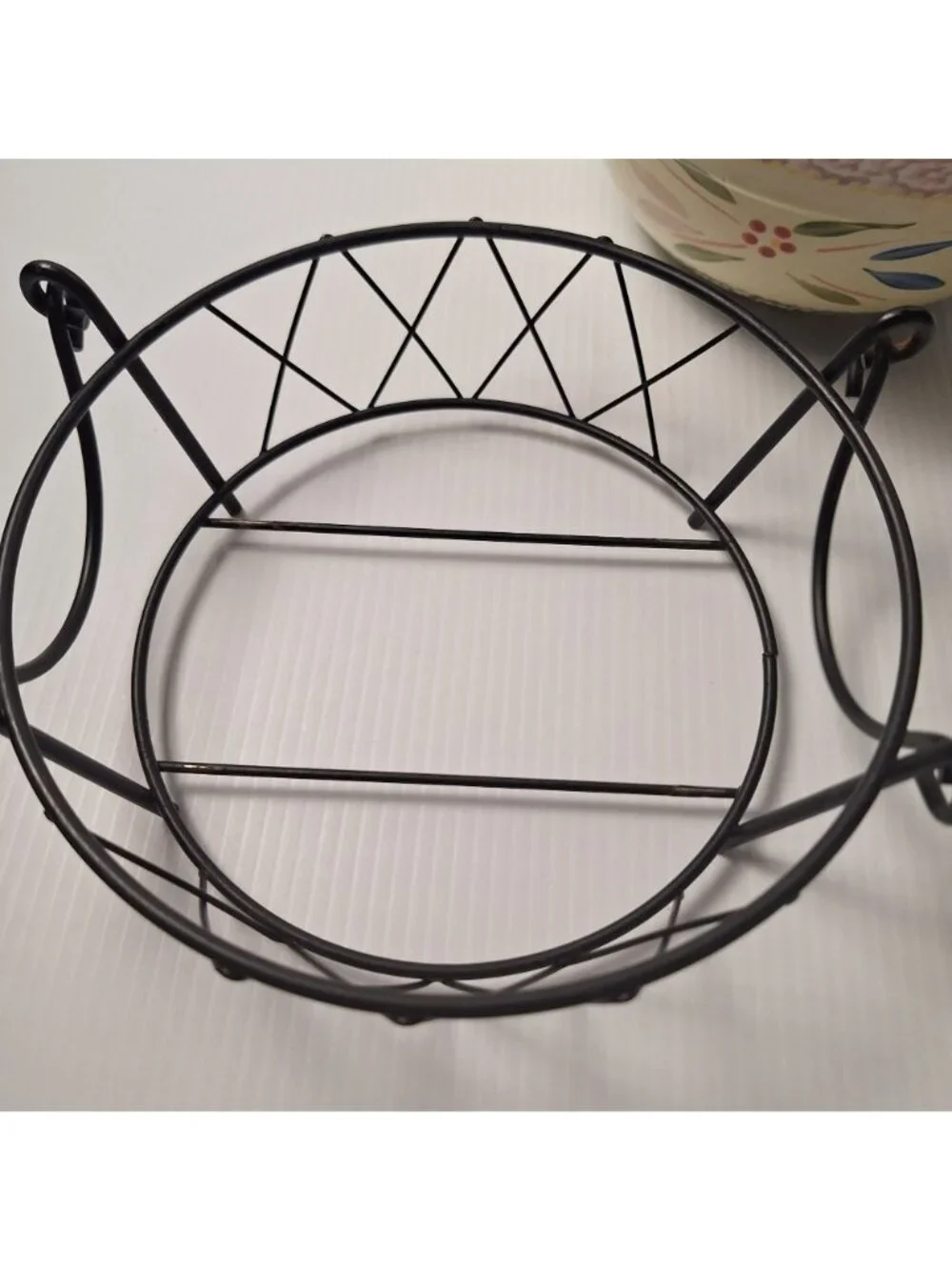 TEMP-TATIONS OLD WORLD 1.5 QUART PRESENTABLE OVENWARE BY TARA METAL STAND/BASKET